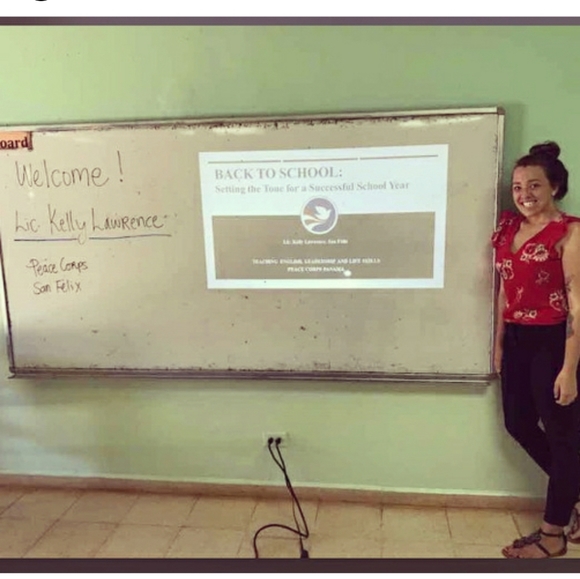 Hi! I'm Kelly 💛🦋 Get to know me :) - Picture 5 of 8